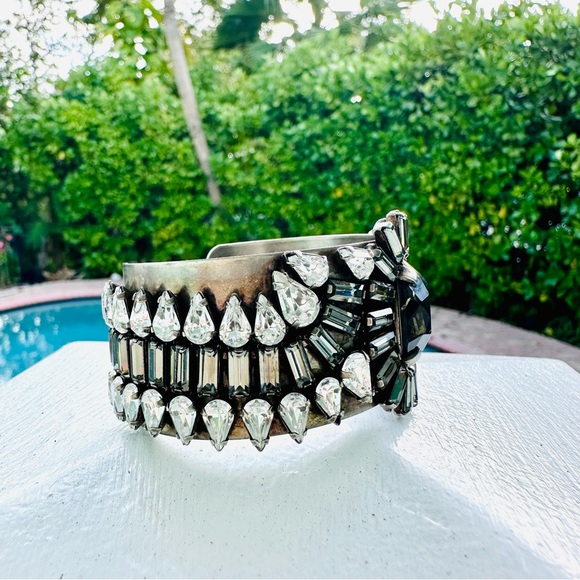 Dannijo Valentina Silvertone Multi-Crystal Cuff NWT - Picture 9 of 17
